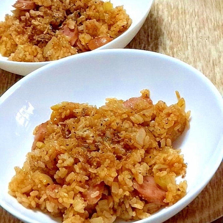 ケチャップ味のソーセージライス